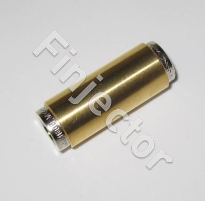 Jatkoliitin 6/8 mm (sisä/ulko) polyamidiputkelle, suora, irroitettavissa. Metallia, hyväksytty ajoneuvokäyttöön polttoaineille, paineilmalle ja vedelle