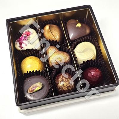 9 pcs gourmet hand made pralines, 9 flavors: Yuzu Caramel, White Chocolate Raspberry, Milk Chocolate Salt Caramel, White Chocolate Lemon Cheeseca, Milk Chocolate Vanilla, Pistachio, Dark Chocolate Chili Lemon Caramel, Dark Chocolate Salt Caramel & Cherry.